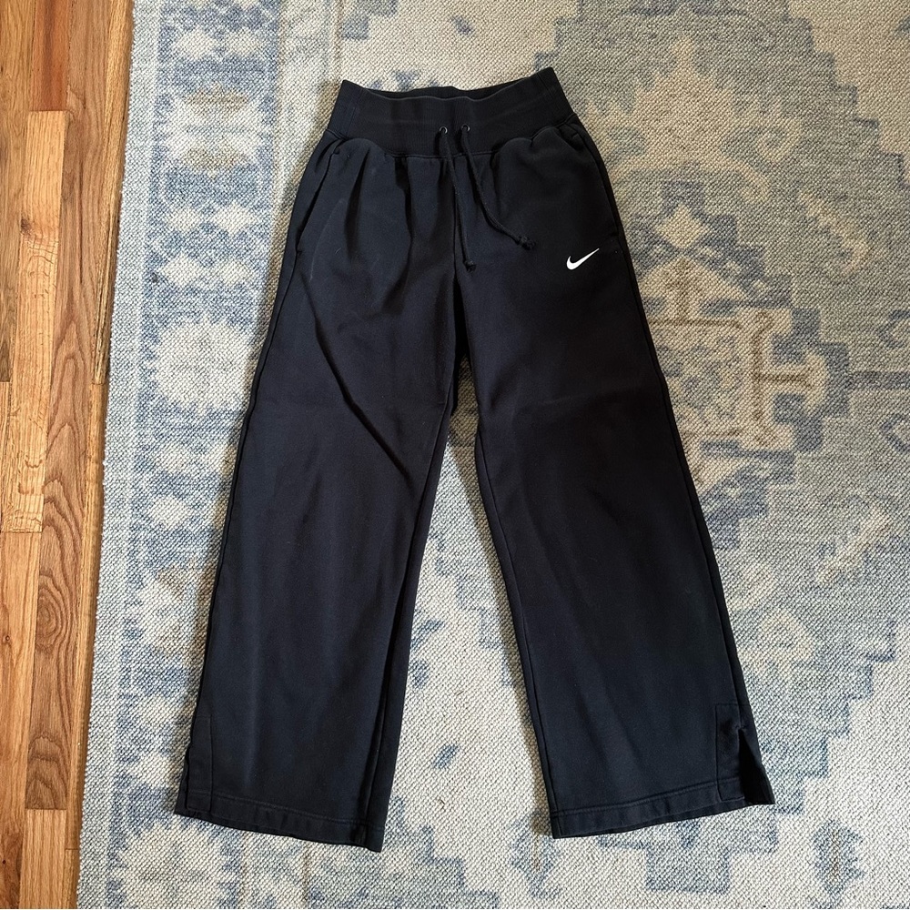 Nike Sportswear Phoenix Fleece
Women's High-Waisted Wide-Leg Sweatpants